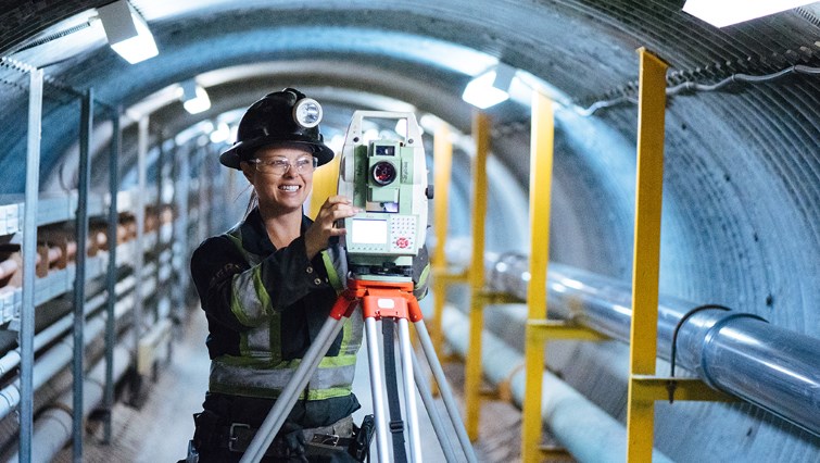 Travailler dans les mines, c’est aussi pour les femmes Travailler dans les mines, c’est aussi pour les femmes