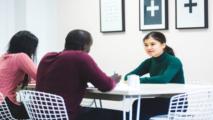 Comment répondre aux 16 questions posées en entrevue? Image qui reflète les questions posées en entrevue