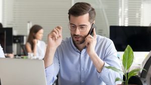 Réussir une entrevue téléphonique peut sembler intimidant, alors voici 17 astuces pour la réussir facilement!