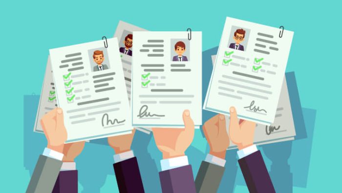 Déposer un CV en personne ou l'envoyer en ligne : quelle est la meilleure façon de se démarquer aux yeux des recruteurs? Voici les avantages