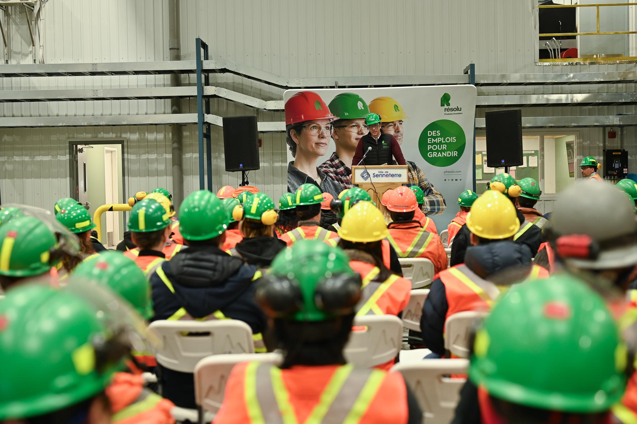 La nouvelle usine de rabotage de Résolu augmente la production locale