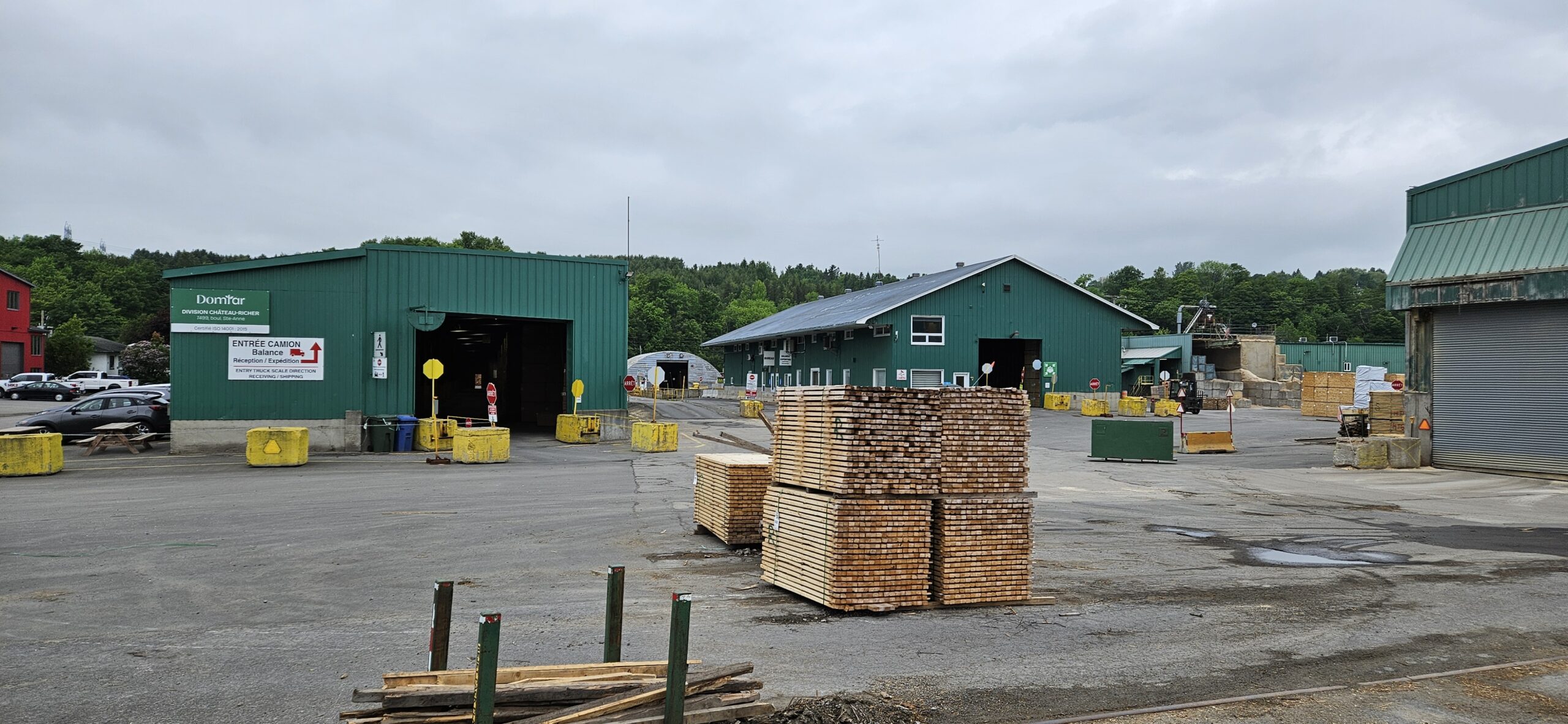 L’usine de Château-Richer fabrique des produits du bois transformés pour la vie de tous les jours