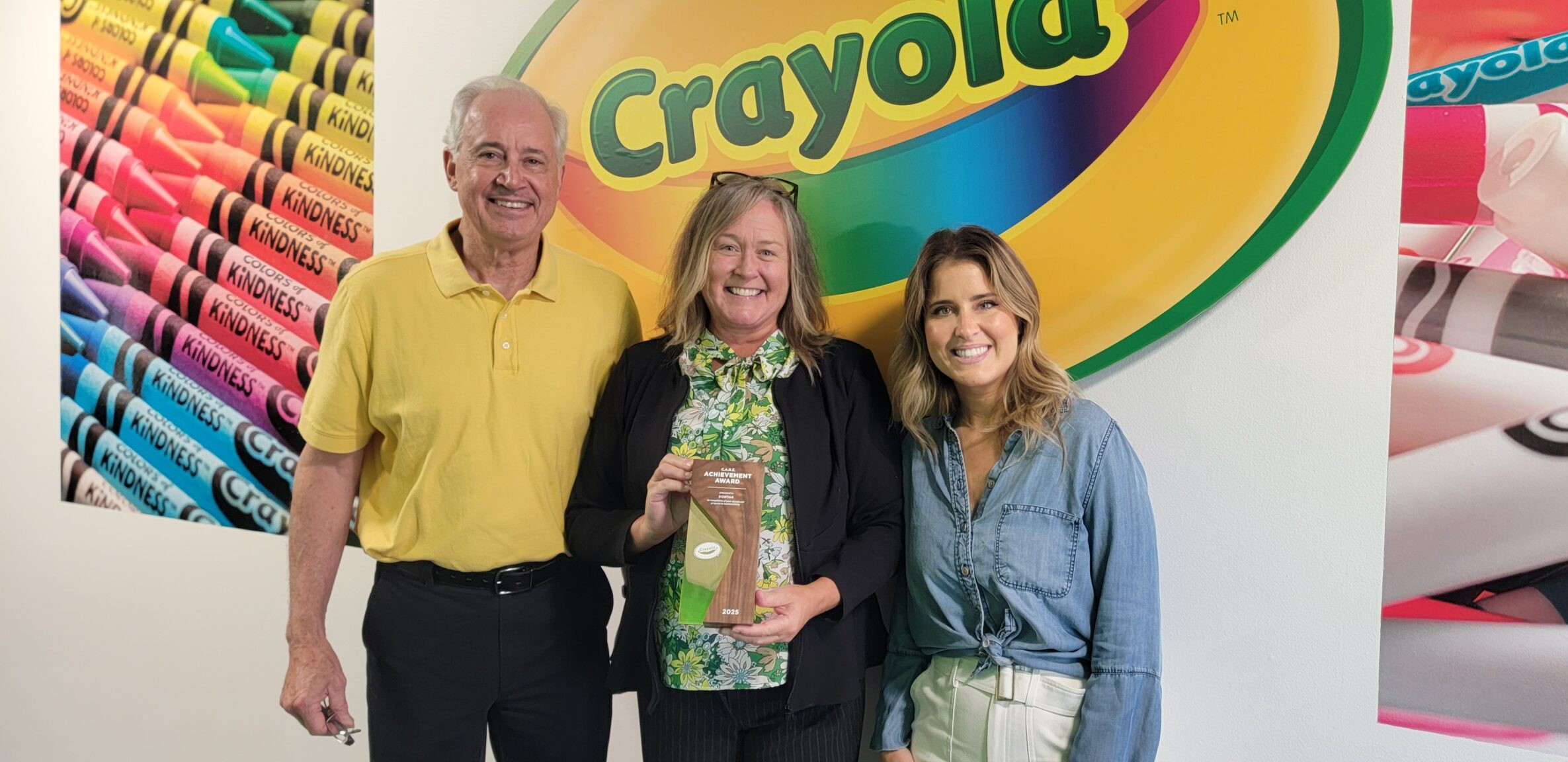Le prix CARE 2025 de Crayola souligne le soutien à la clientèle de Domtar